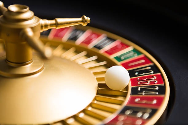 tokekwin88 Live Dealer Tables at Your Fingertips
